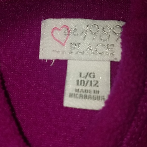 A sweatshirt - Picture 4 of 4